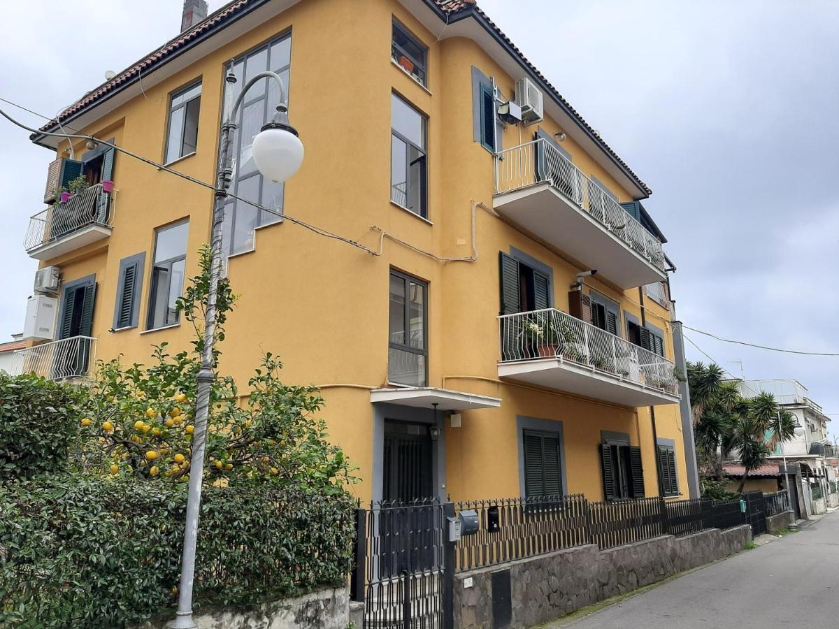 Casa Annalisa Appartement Scauri  Buitenkant foto